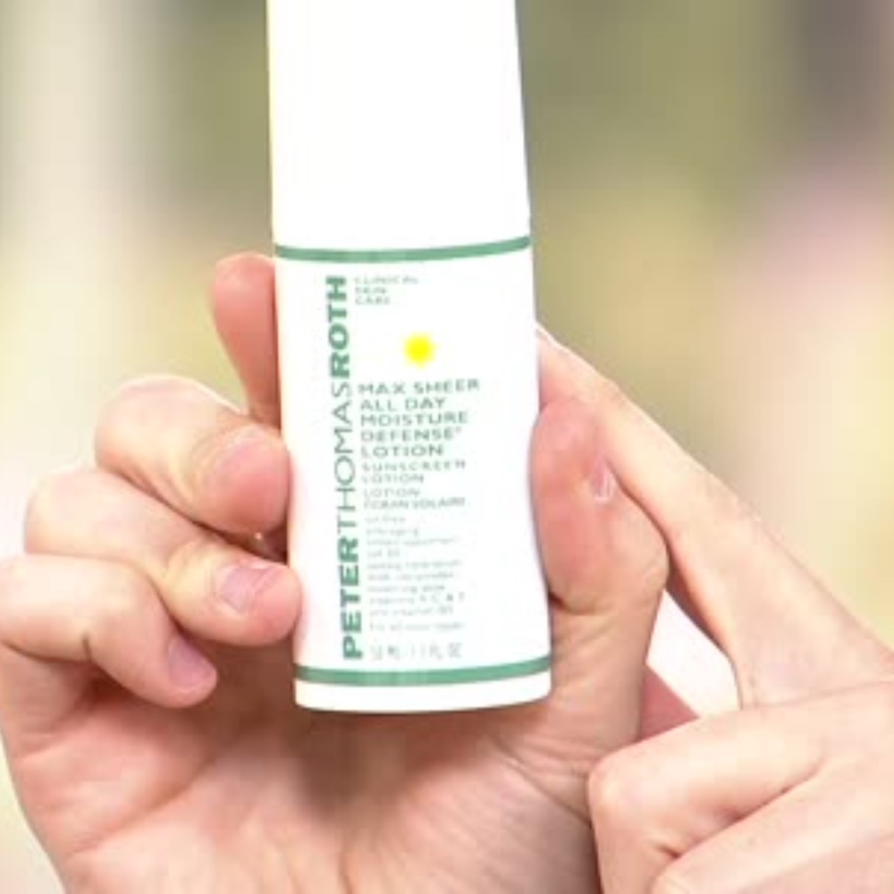 Max Sheer Moisture Defense Lotion SPF 30 MINI 15ml - Picture 5 of 10
